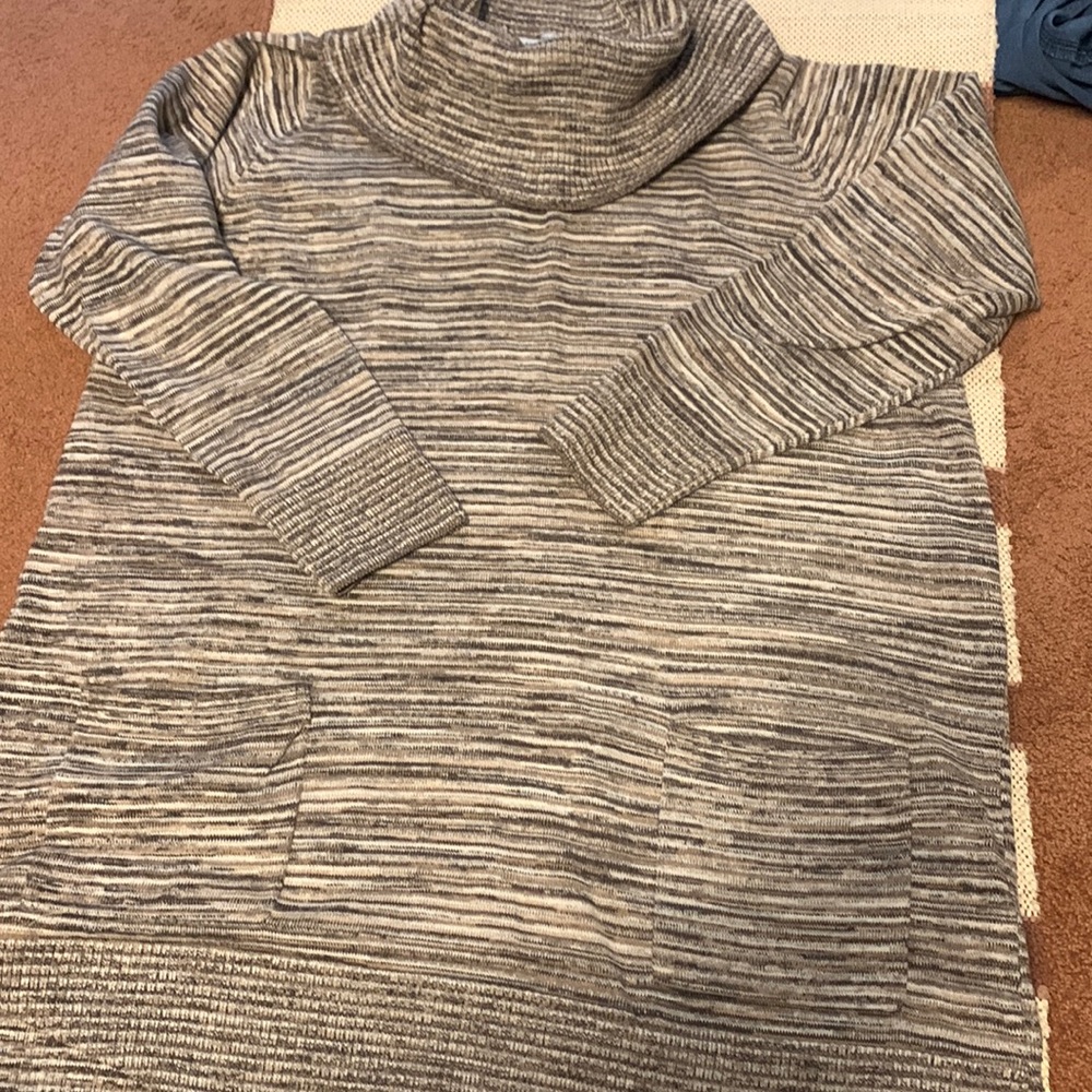 Like new Eight Eight Eight Brown Tunic Cowl Neck sweater Size 1x